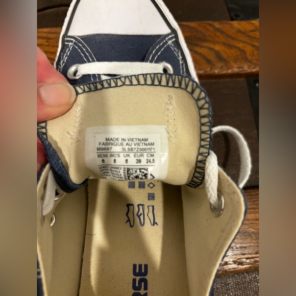 Chuck Taylor Converse - Picture 4 of 4